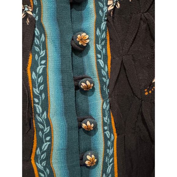 Farm Rio Blossom Black Bee Tapestry Smocked Blouse Size Medium - Picture 7 of 12